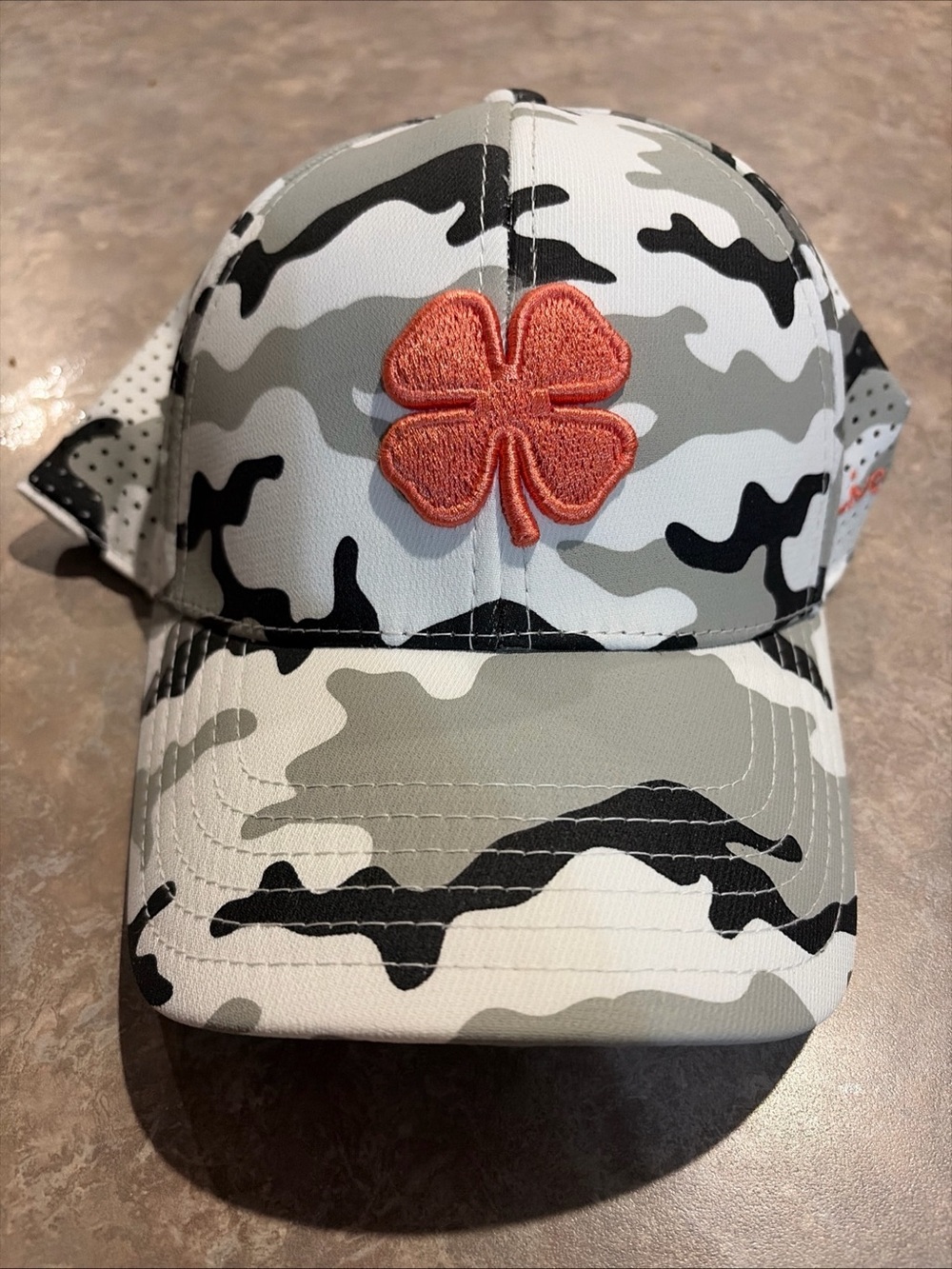 BLACK CLOVER LIVE LUCKY GOLF HAT S-M ***NWOT***